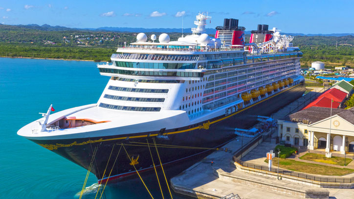 Crucero Disney con atracciones y entretenimiento familiar